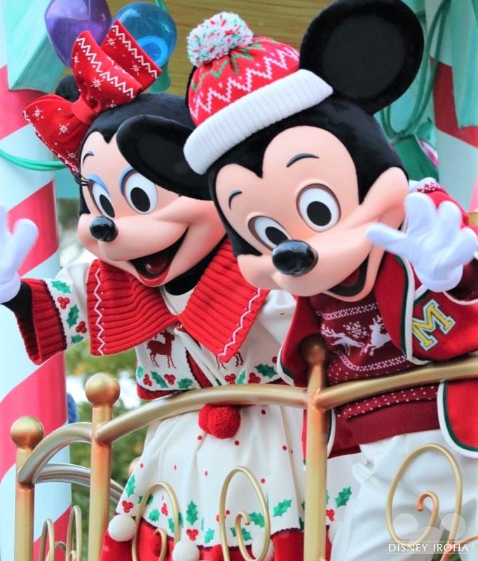 2015年から続く人気パレード「ディズニー・クリスマス・ストーリーズ」を今年も公演中