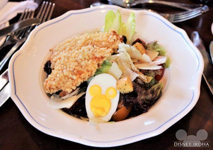 前菜「Royal Chef ’s Salad with Chicken Breast」