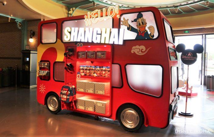 上海のロゴ入りグッズは観光客に人気